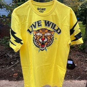 🆕. GOAT Yellow Graphic  Live Wild T-Shirt M